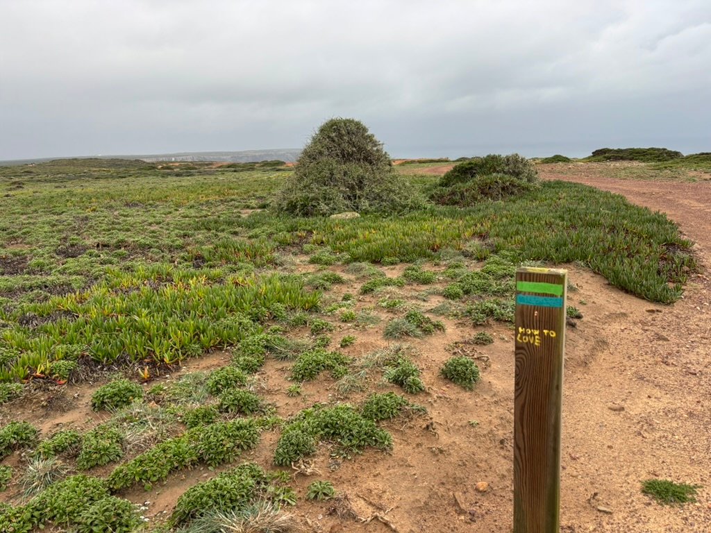 Routepaaltje tussen Vila do Bispo en Sagres