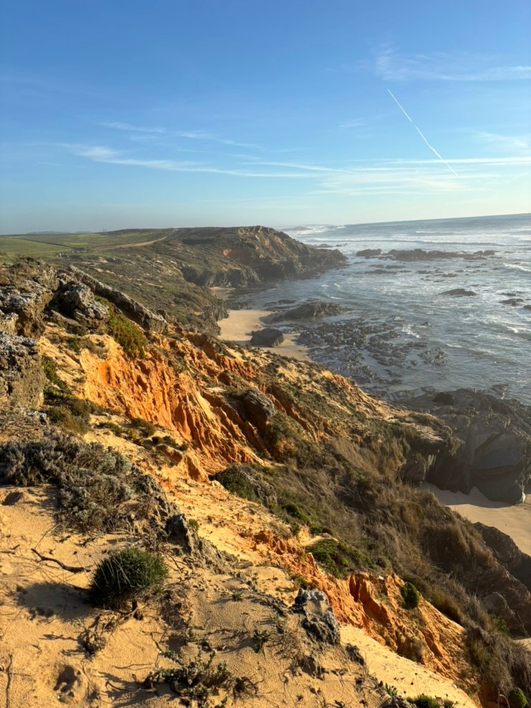 Kustlijn op etappe 1 Sao Torpes naar Porto Covo van de Fishermens Trail